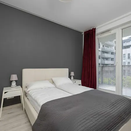 Modern With Balcony Close To The Botanical Garden By Renters Daire *