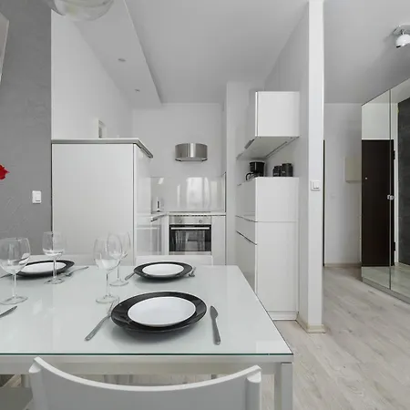 Apartman Modern With Balcony Close To The Botanical Garden By Renters