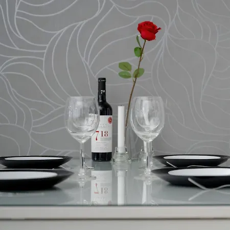 Apartman Modern With Balcony Close To The Botanical Garden By Renters