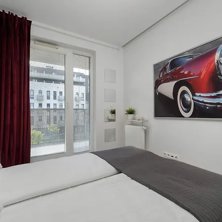 Modern With Balcony Close To The Botanical Garden By Renters