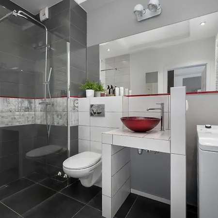 Modern With Balcony Close To The Botanical Garden By Renters